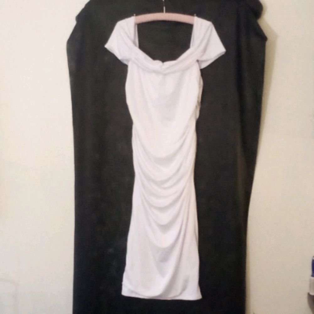 Gobles Woman's White 🤍 Party Dress Size XL.